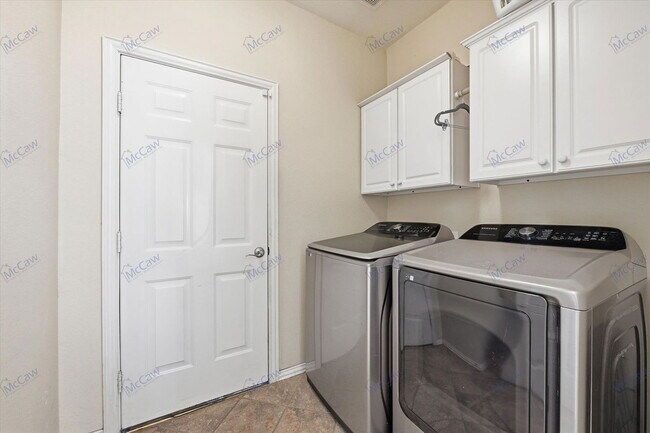 Building Photo - 2701 Stone Creek Dr