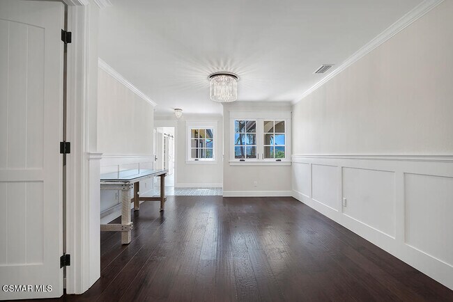 Building Photo - 2076 Hillsbury Rd