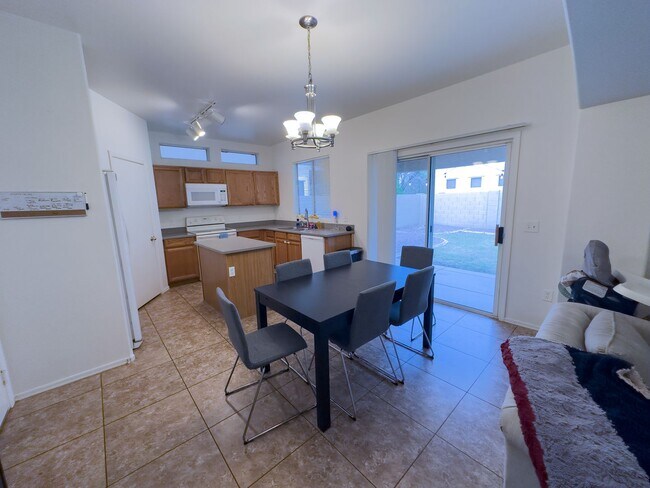 Building Photo - 3 bedroom 2 ba home in Gilbert!