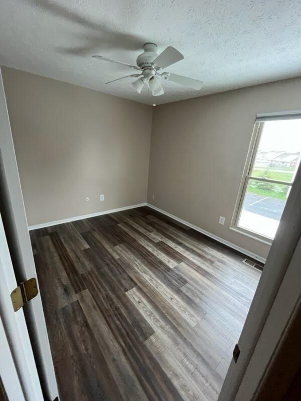 Building Photo - 1871 N Lakeman Dr