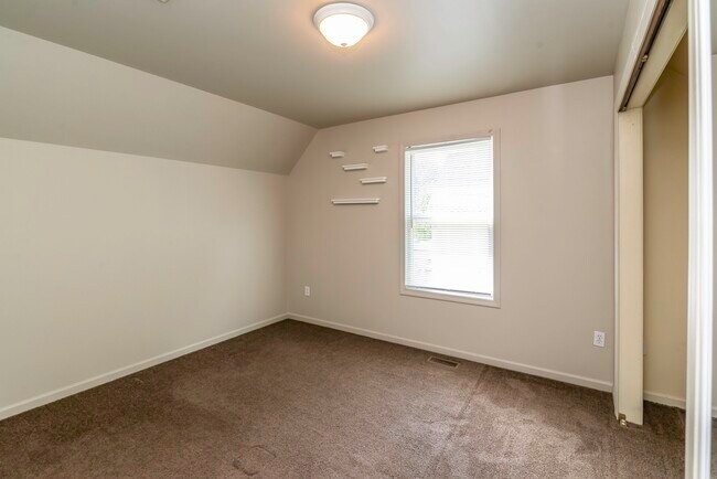 Building Photo - 831 Brookwood Pl