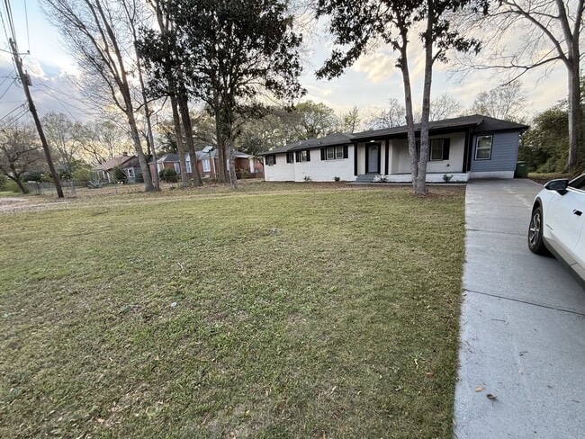 Building Photo - 91 Munson Dr