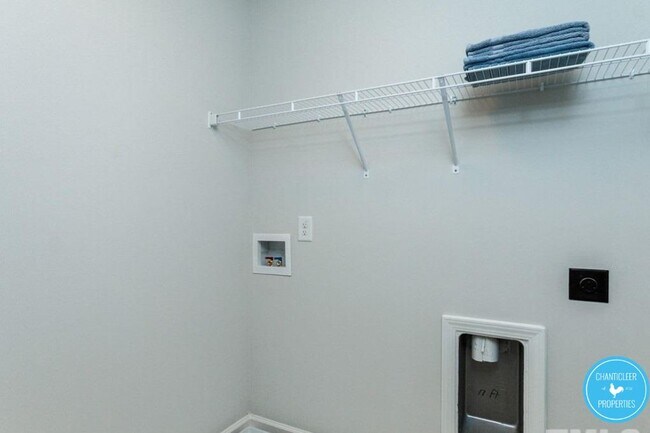 Building Photo - 3322 Tracer Dr