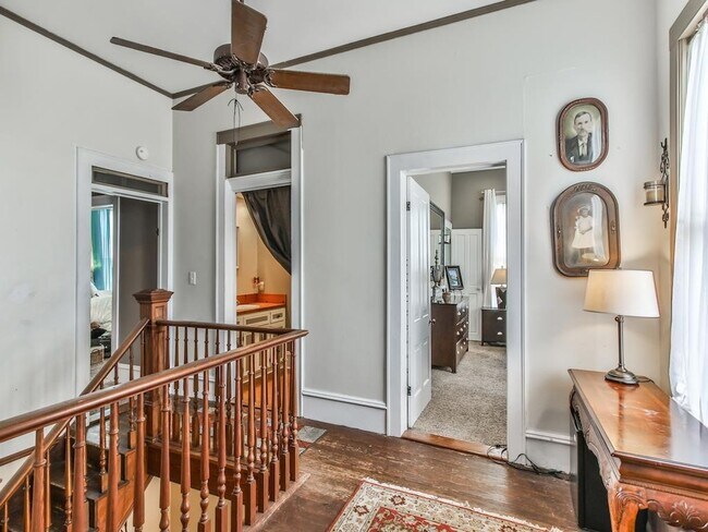 Building Photo - 509 E Luhn St