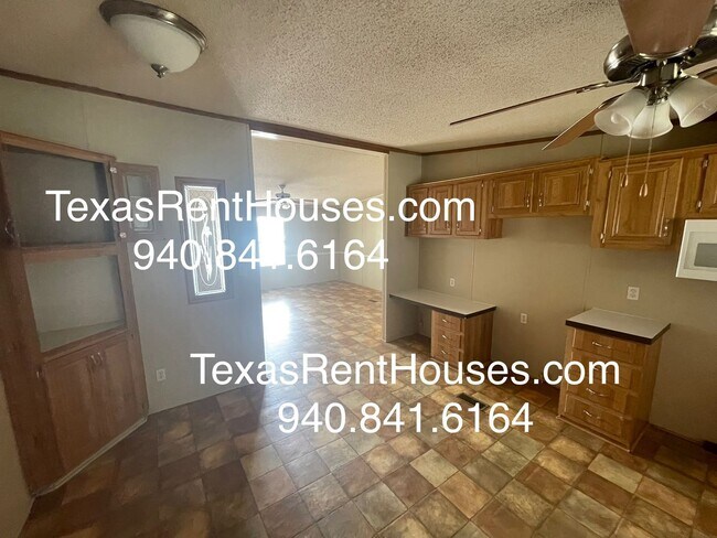 Building Photo - Country Living on 5 Acres Near Iowa Park