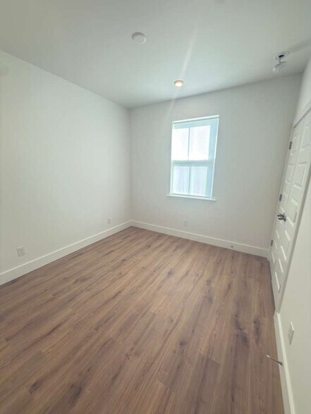 Building Photo - 25 Mainland Lakes Dr