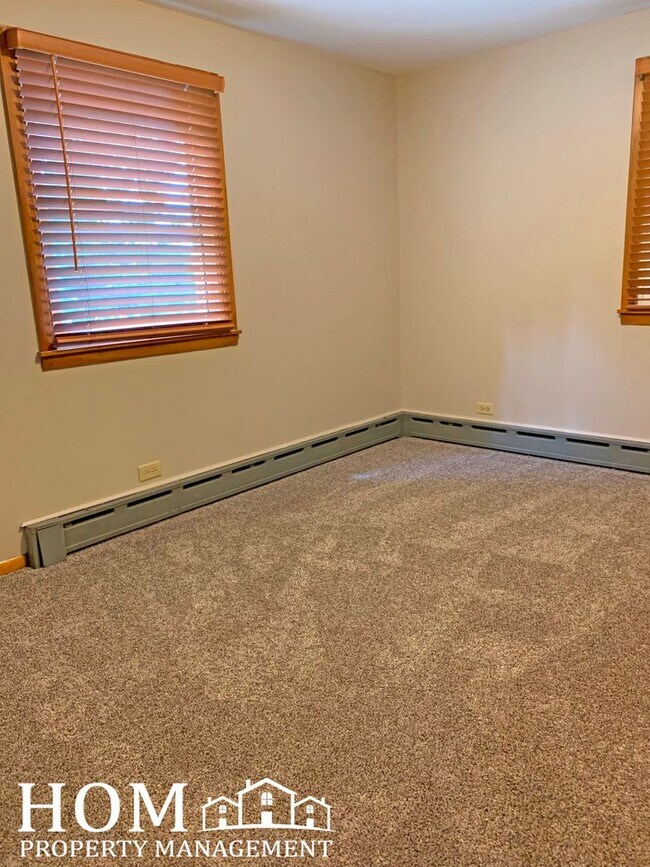 Building Photo - 4br/2ba Country House Available 7/1