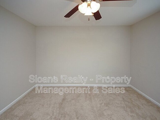 Building Photo - 557 Truman Dr