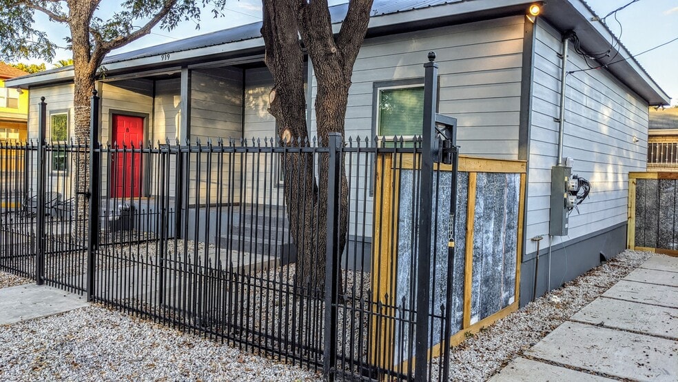 Building Photo - 919 Hendricks Ave