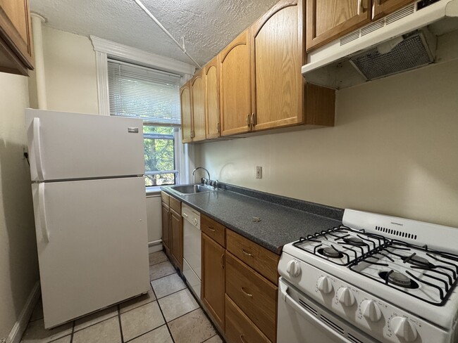 Building Photo - 390 Riverway