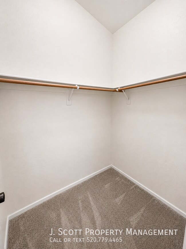 Building Photo - 1207 W Carson Rd