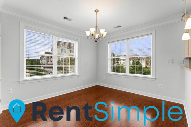 Building Photo - 15221 Royal Crest Dr