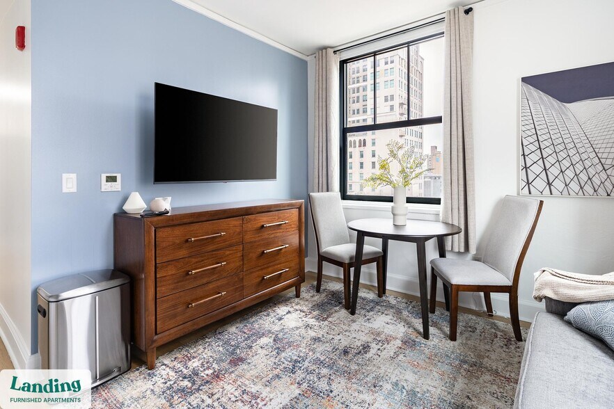 Building Photo - 933 McGee St