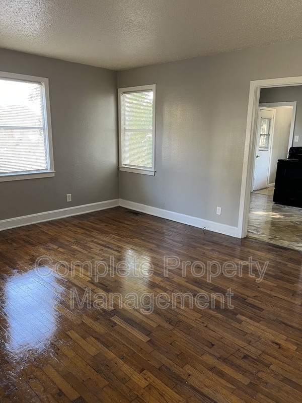 Building Photo - 2213 Fulton Ave SW