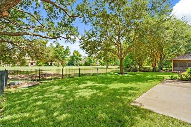 Building Photo - 1714 Plantation Dr