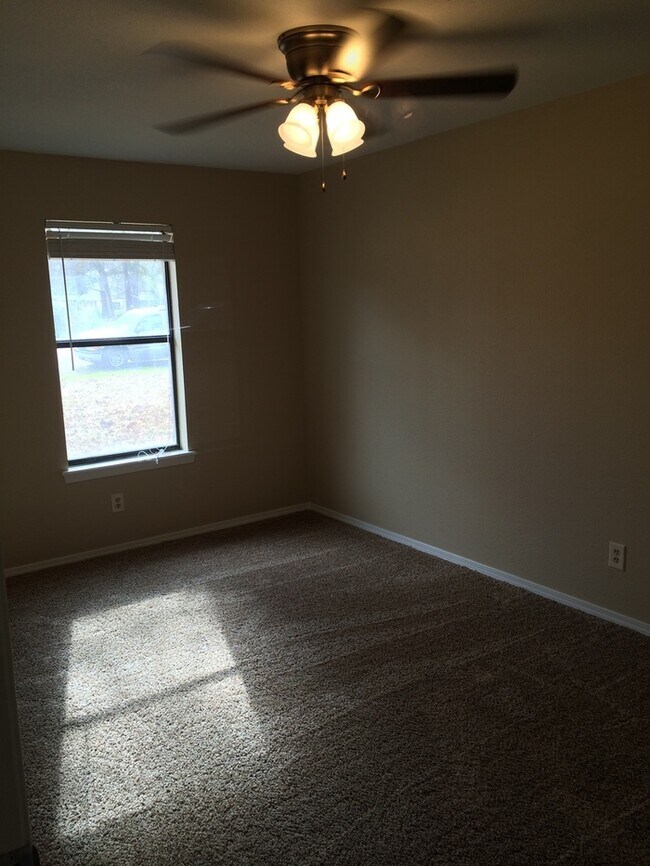 Building Photo - Charming 3 Bedroom in Flint! Coming Soon!