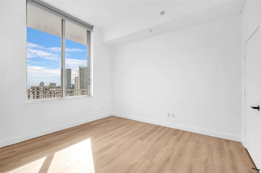 Building Photo - 325 S Biscayne Blvd