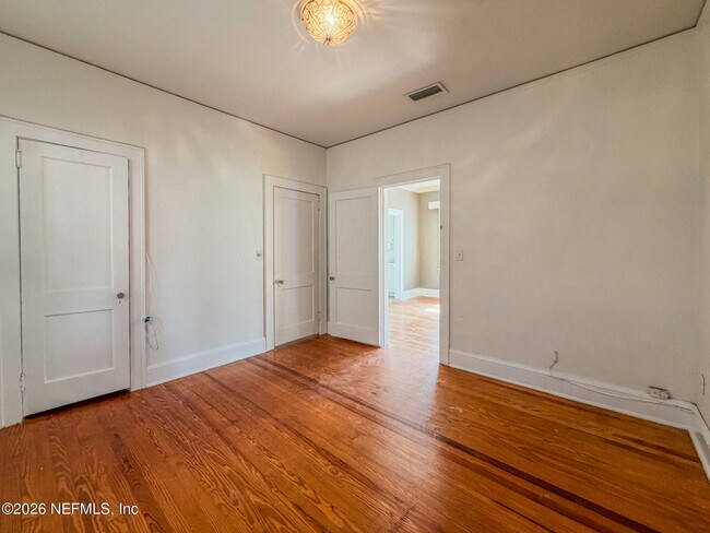 Building Photo - 1031 Inwood Terrace