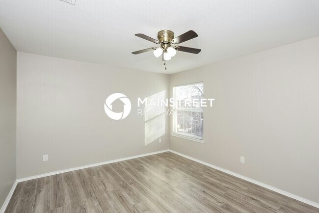 Building Photo - 5 Bedroom Pet-Friendly Home in Arlington, TX with Main Street Renewal