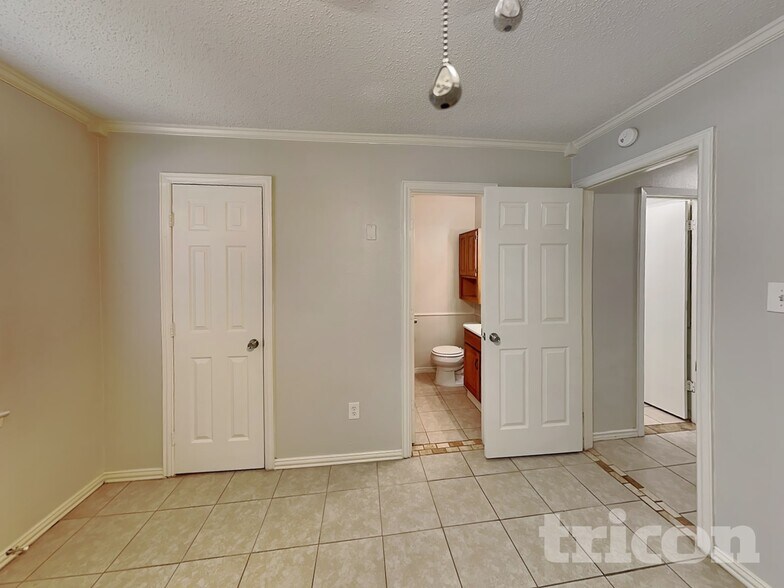 Building Photo - 726 Cindy Dr