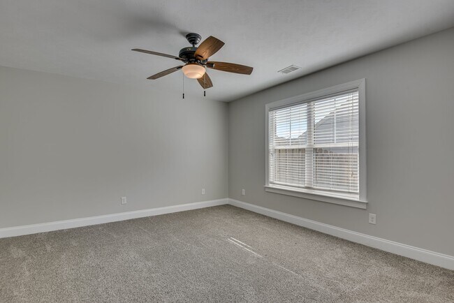Building Photo - 1721 Dunmore Ave
