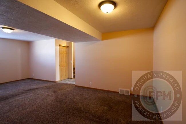 Building Photo - Comfortable 3Bd/2Ba/2Car Home in Papillion