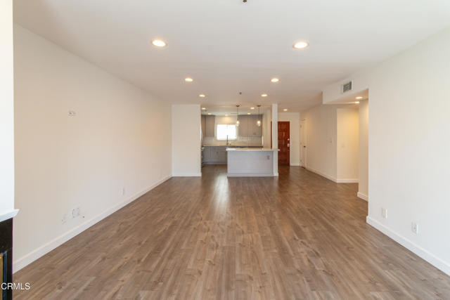 Building Photo - 625 E Del Mar Blvd