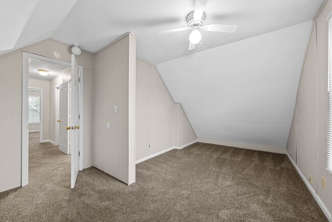 Building Photo - 4 Bedroom 2 Full Bath Pet Friendly Home For Rent!
