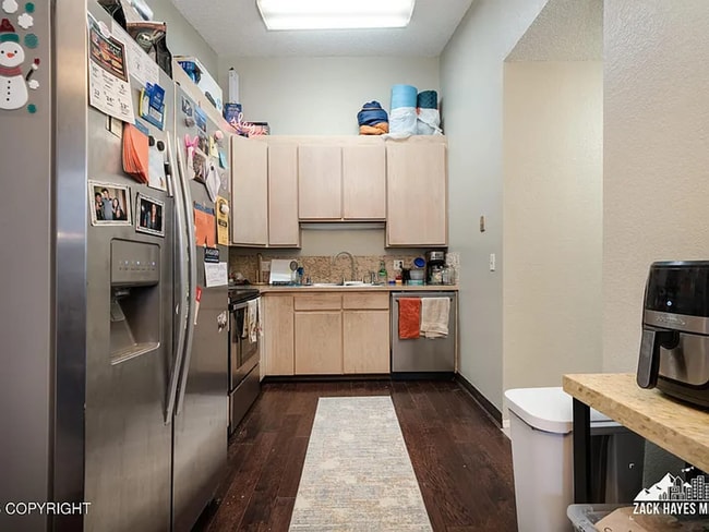 Building Photo - Charming 2-Bedroom Condo for Rent in East ...