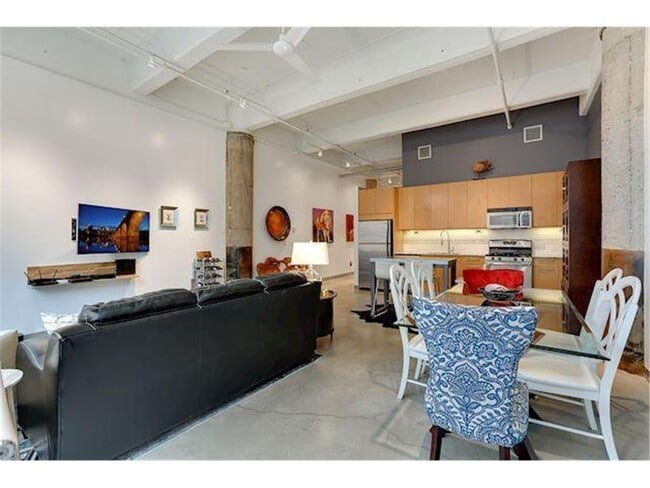 Building Photo - 700 N Washington Ave