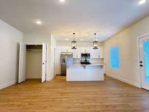 Building Photo - Crosshollows Home Available!