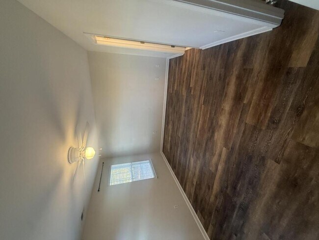 Building Photo - 260 McKendree Ln