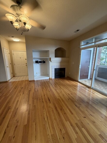 Living room - 14241 E 1st Dr