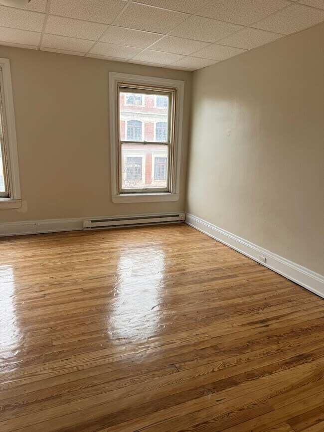 Building Photo - 32 W High St