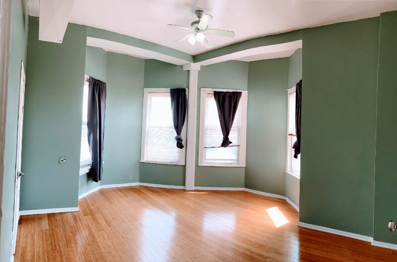 Building Photo - 802 W 31st St