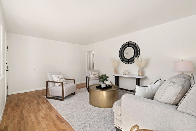 Building Photo - Stunning Fully Remodeled 3-Bedroom Home with Fenced Yard