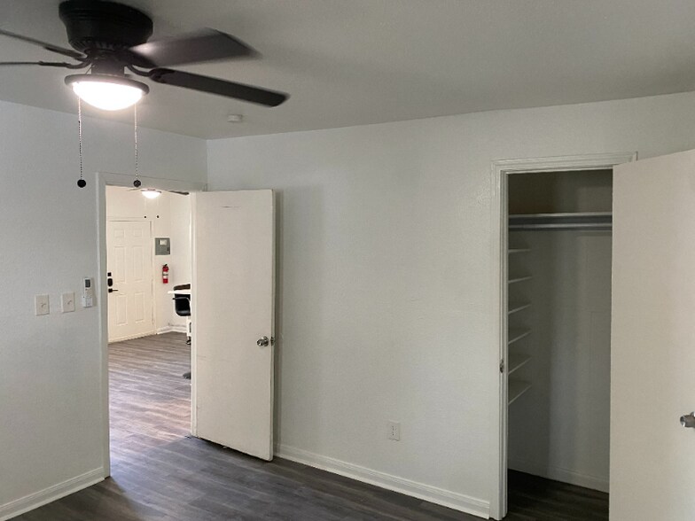 Building Photo - 5415 Buena Vista St