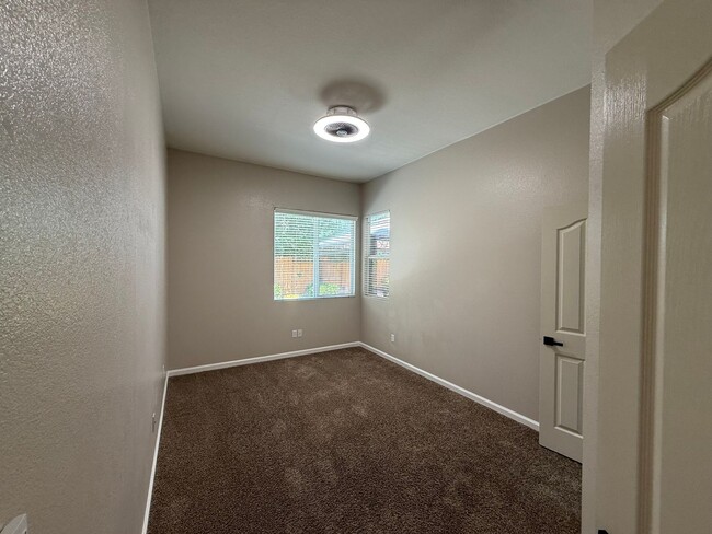 Building Photo - 4-bedroom single story in Sylvan School District!
