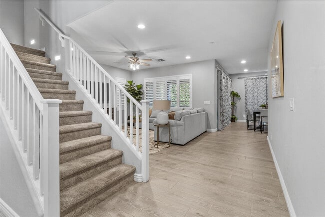 Building Photo - 1063 N 70th Way