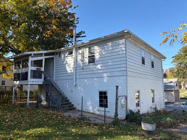 Building Photo - 619 Water St