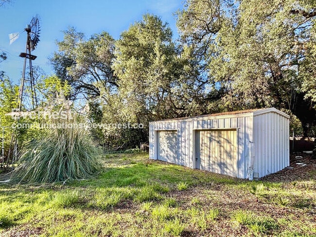 Building Photo - 6489 Rainbow Heights Rd