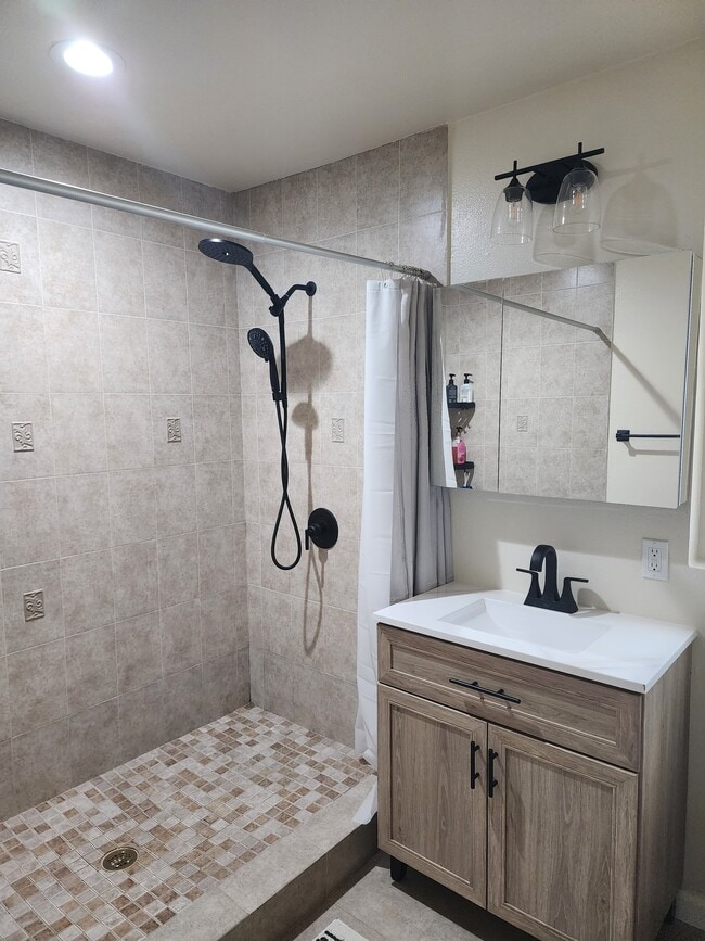 Building Photo - 504 Carlsbad St