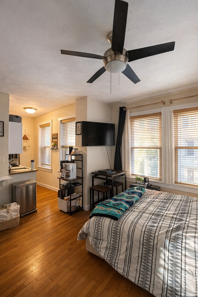 Building Photo - 108 Myrtle St