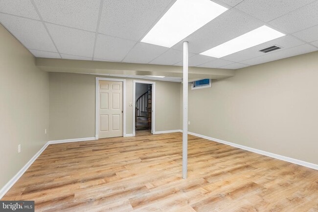 Building Photo - 607 E Wheel Rd