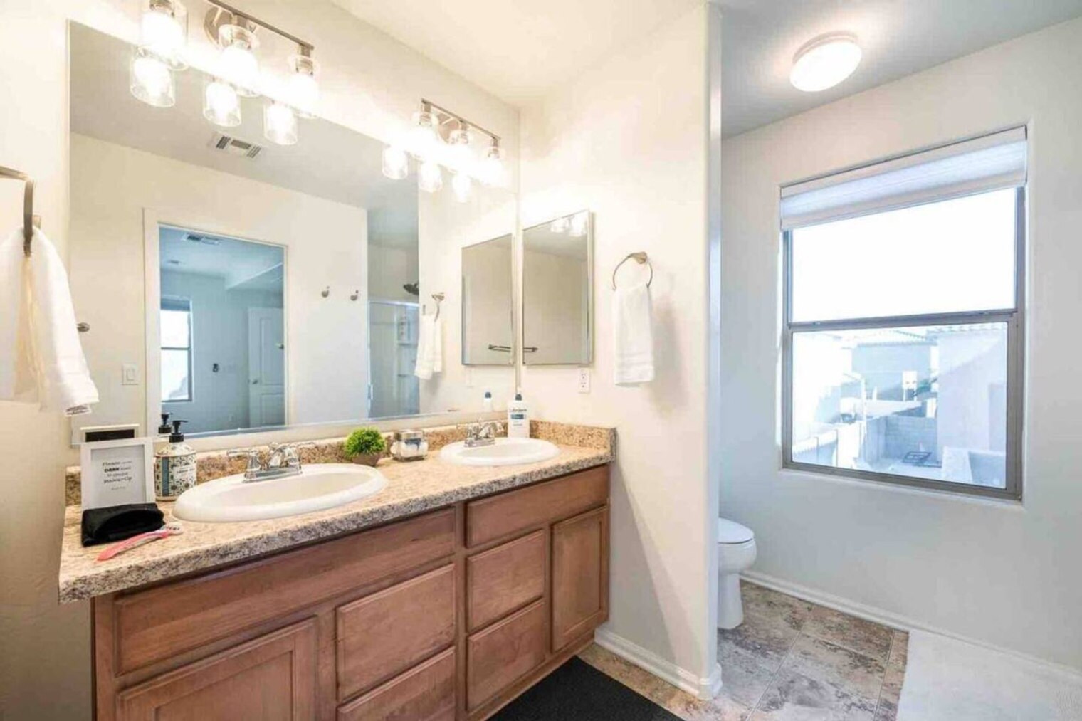 Building Photo - 10948 W Elm St