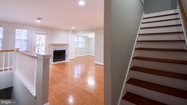 Building Photo - 5705 Chapman Mill Dr