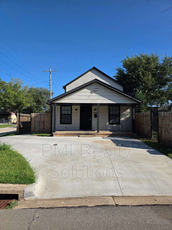 Building Photo - 3947 W 8th St