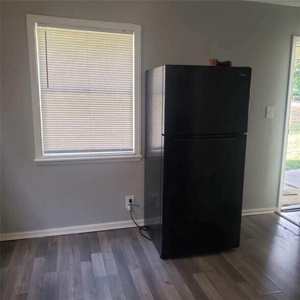 Building Photo - 5253 Brookdale Dr