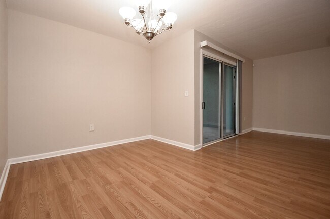 Building Photo - 501 SW 75th St
