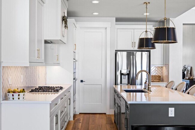 Building Photo - Luxurious Farmhouse Living in Dry Creek Ranch